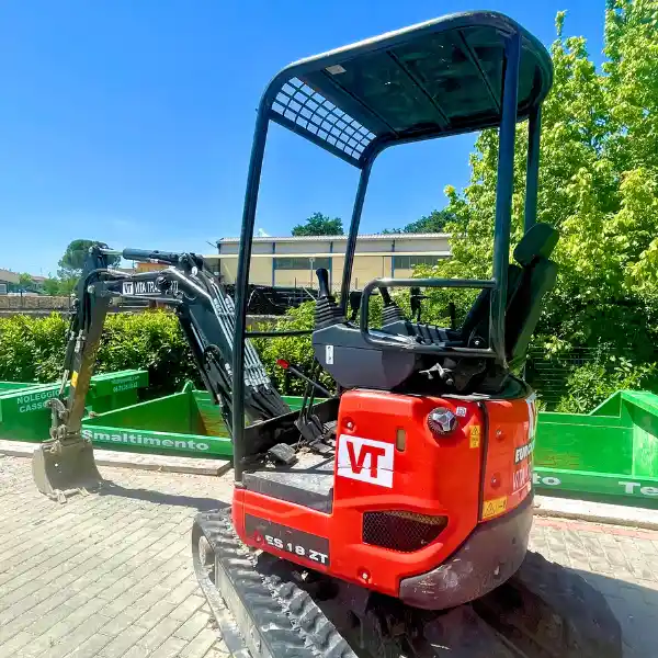 vita-trasporti-veicoli-ESCAVATORE-ES-18ZT